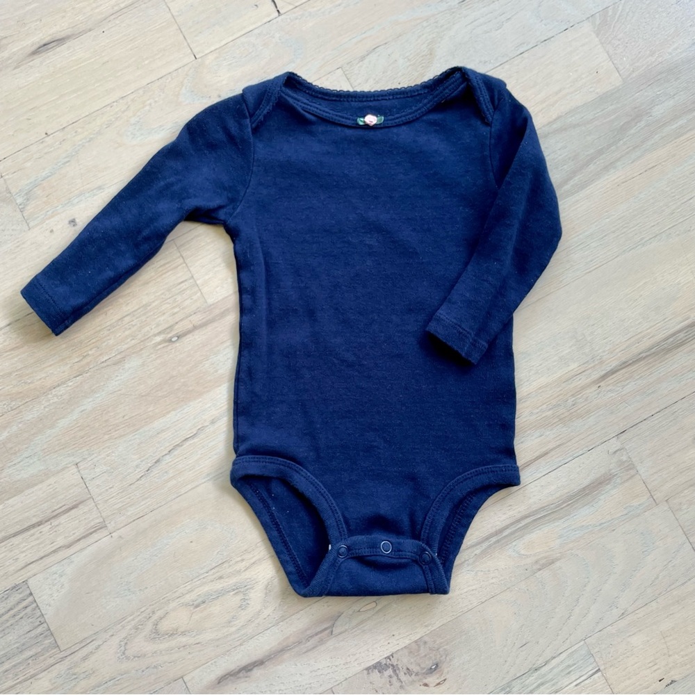 Carter’s Onesie | Size: 6 Months